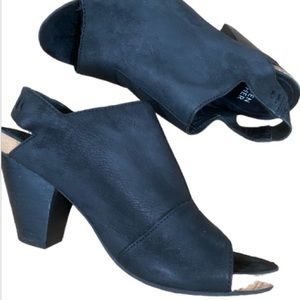 Eileen Fisher Black Tumbled Nubuck Leather Stacked Heel Open Toe Sandal Sz 6 EUC